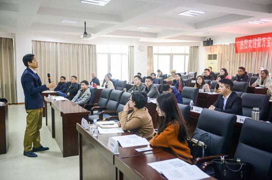 【總裁課堂】統(tǒng)駕四方 成長迅速 ——記總裁68班《商業(yè)模式創(chuàng)新》課程824.jpg