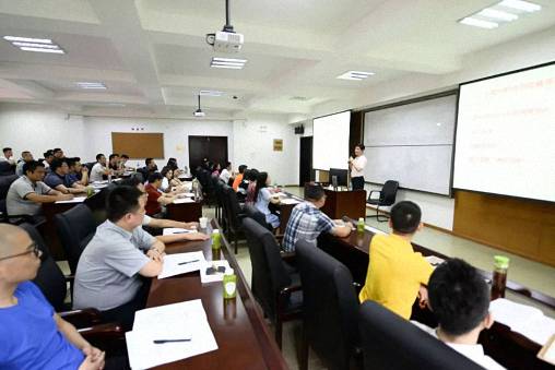 【學(xué)院動態(tài)】如何審時度勢制定企業(yè)戰(zhàn)略？——江西財大EMBA總裁68班《新時代企業(yè)戰(zhàn)略轉(zhuǎn)型升級》課程圓滿結(jié)束