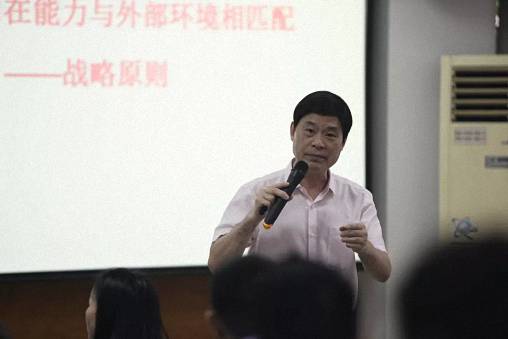 【學院動態】如何審時度勢制定企業戰略？——江西財大EMBA總裁68班《新時代企業戰略轉型升級》課程圓滿結束198.jpg