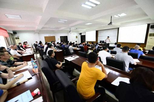 【學院動態】如何審時度勢制定企業戰略？——江西財大EMBA總裁68班《新時代企業戰略轉型升級》課程圓滿結束1271.jpg
