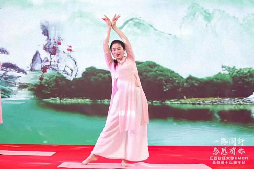 回顧丨“同心共贏 砥礪同行”——江西財經(jīng)大學EMBA總裁第十五屆年會之文藝匯演篇349.jpg