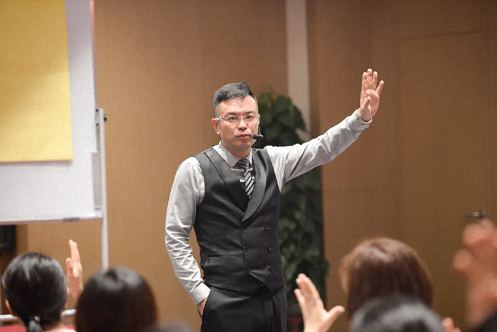 【學院動態】江西財經大學EMBA總裁班學習沙龍——《智慧父母》公益講座