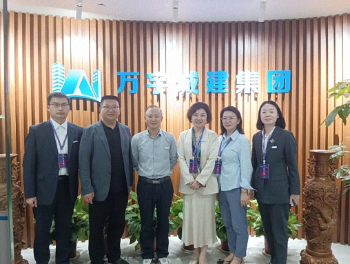 【中心動態】EDP中心齊玲博主任一行赴上饒參加江西財經大學上饒校友會成立大會并走訪當地校友企業485.jpg