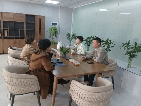江財(cái)新商界“聽心聲、促發(fā)展”暖企師生走訪團(tuán)⑦——江西省跨境電商產(chǎn)業(yè)基地 262.jpg