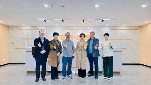 江財(cái)新商界“聽心聲、促發(fā)展”暖企師生走訪團(tuán)⑦——江西省跨境電商產(chǎn)業(yè)基地 802.jpg