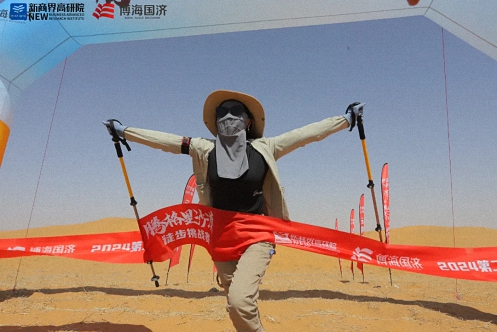 【中心動(dòng)態(tài)】凱旋！江西財(cái)大新商界師生團(tuán)隊(duì)徒步征戰(zhàn)騰格里沙漠！270.jpg