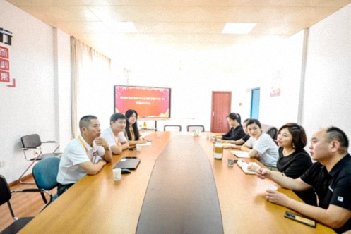 【中心動(dòng)態(tài)】東湖區(qū)中小企業(yè)服務(wù)局黨組書記況強(qiáng)一行到EDP中心調(diào)研交流365.jpg